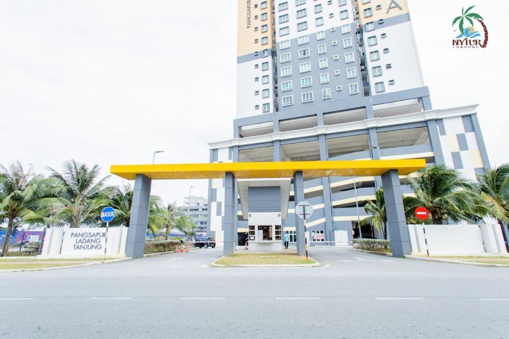 New Drawbridge Condo With Seaview And Pool Kuala Terengganu Exterior photo